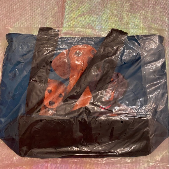 NWT Trio of Dachshunds double black handle tote w/ green background - Picture 3 of 5